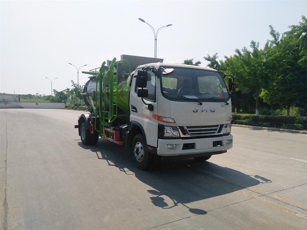 8方餐廚垃圾車(chē)-江淮駿鈴V7國(guó)六8方廚余泔水餐廚垃圾車(chē)廠家（圓罐）