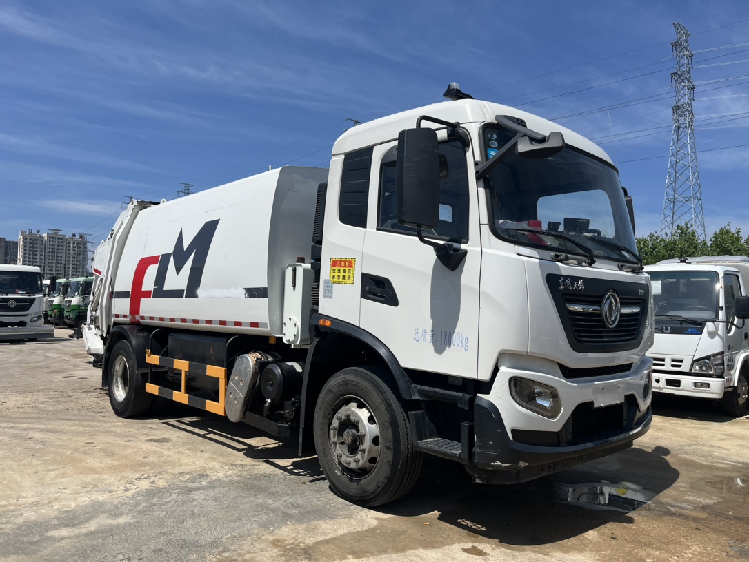 二手福龍馬14方壓縮 2??年份：2021年6月 3??發動機：康機230馬力，國六 4??底盤配置：東風天錦底盤，4500軸距，六檔變速箱，275真空胎 5?